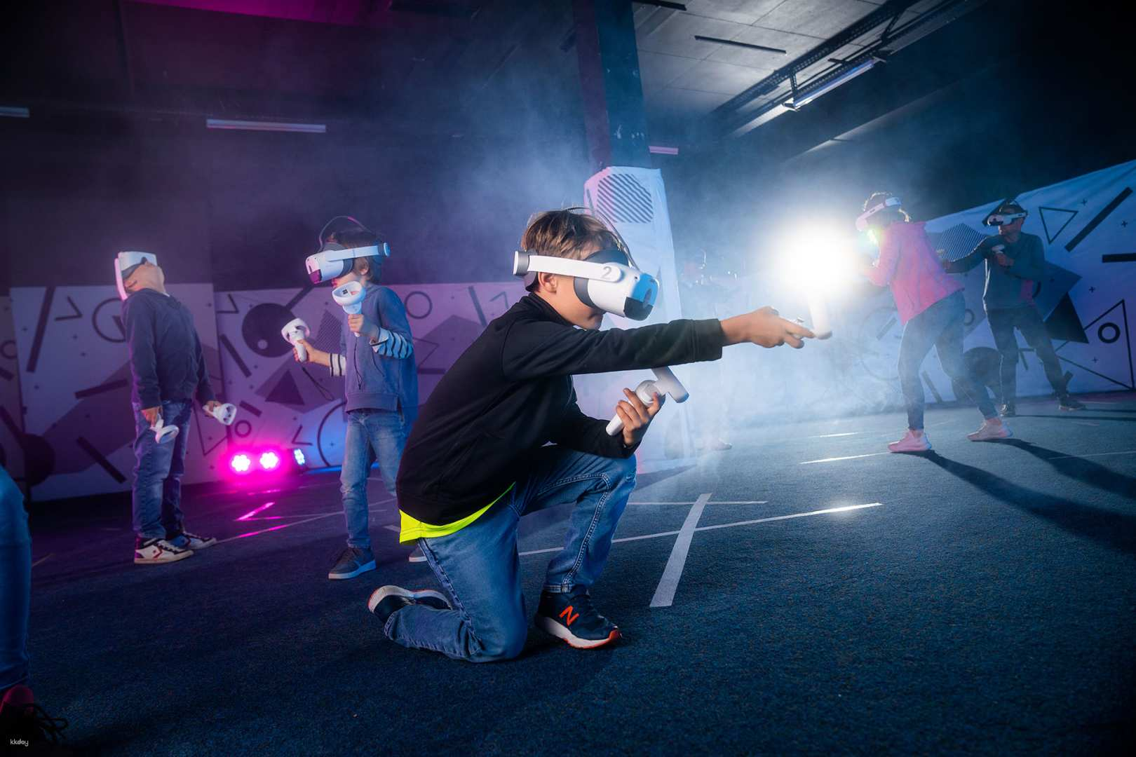 V-Owl Station Virtual Reality Experience Station | Full-motion walking games, themed storytelling, 4DVR dynamic space capsule roller coaster experience | Free movement and multi-person interaction | Parent-child collaboration | Kwun Tong - Photo 1 of 7